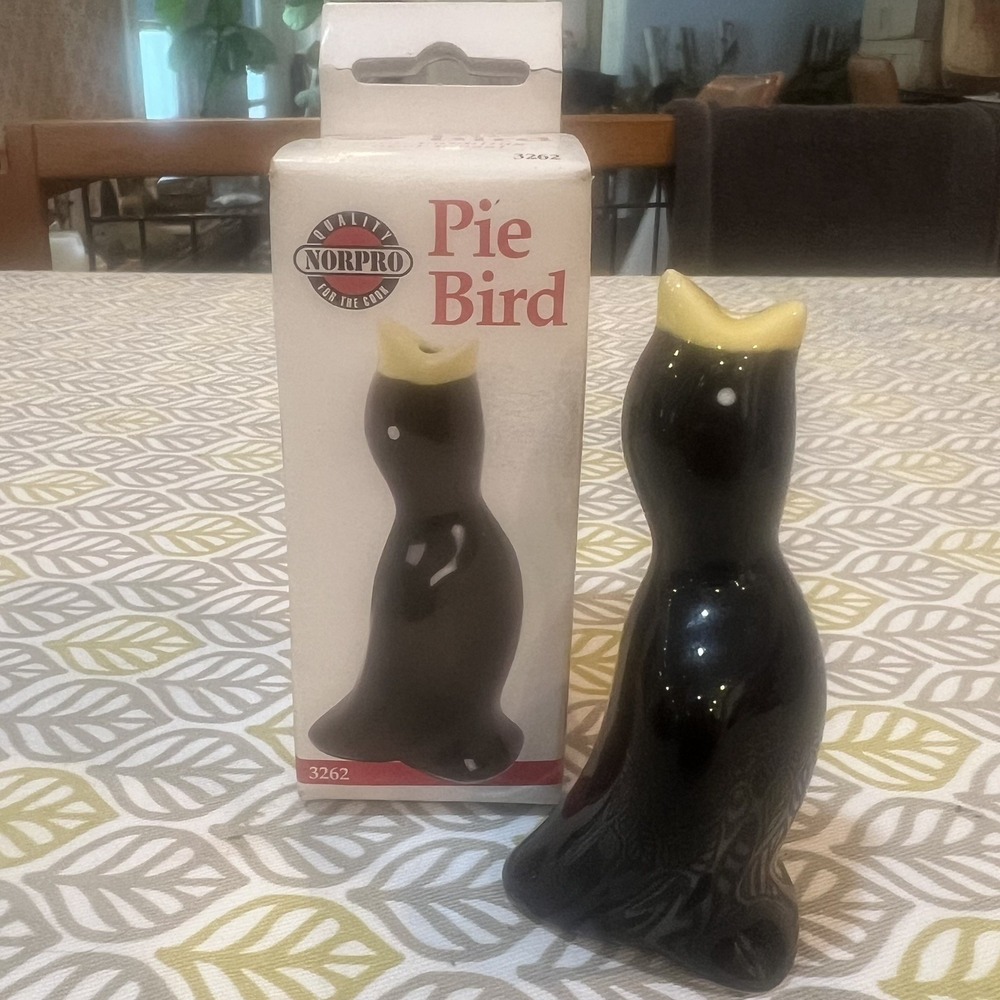 VINTAGE NORPRO THE PIE BIRD W/ ORIGINAL BOX CERAMIC BLACK YELLOW PIE STEAM VENT - Picture 2 of 3